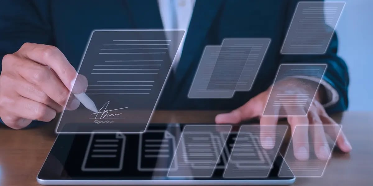 businessman-use-electronic-pen-sign-signature-electronic-es-c