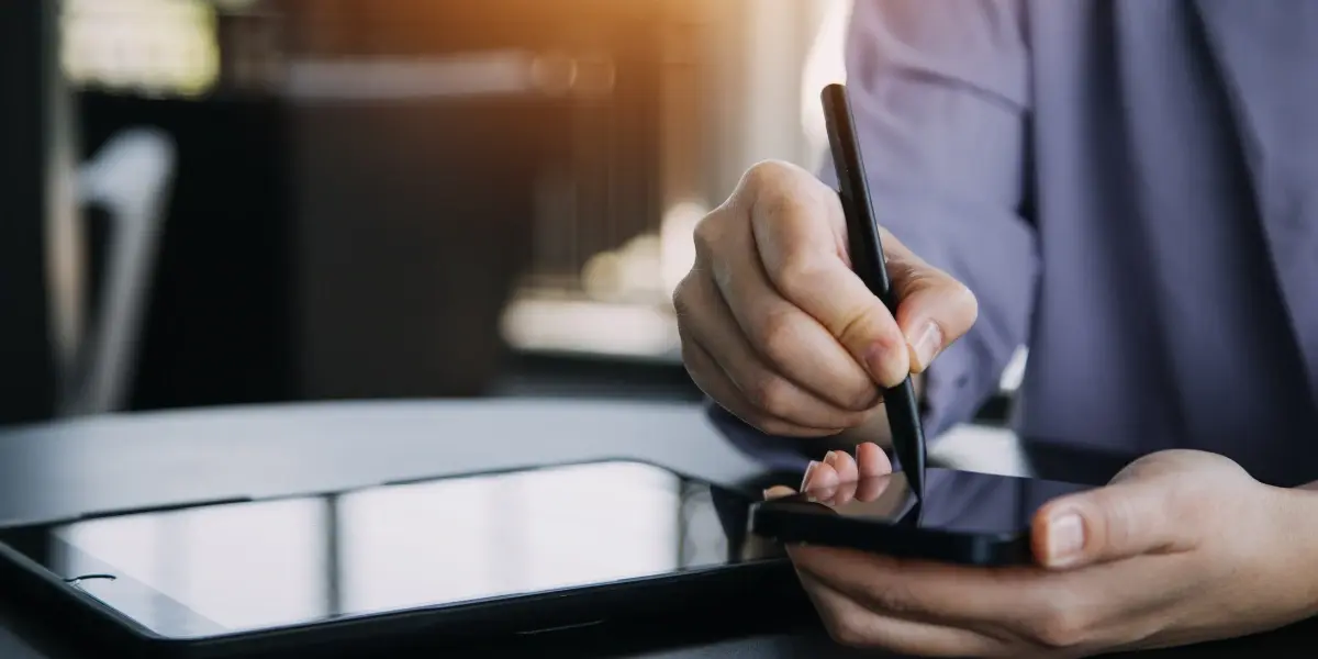 Mobile eSignature: Why Tablet and Smartphone Workflows Matter for Field Teams